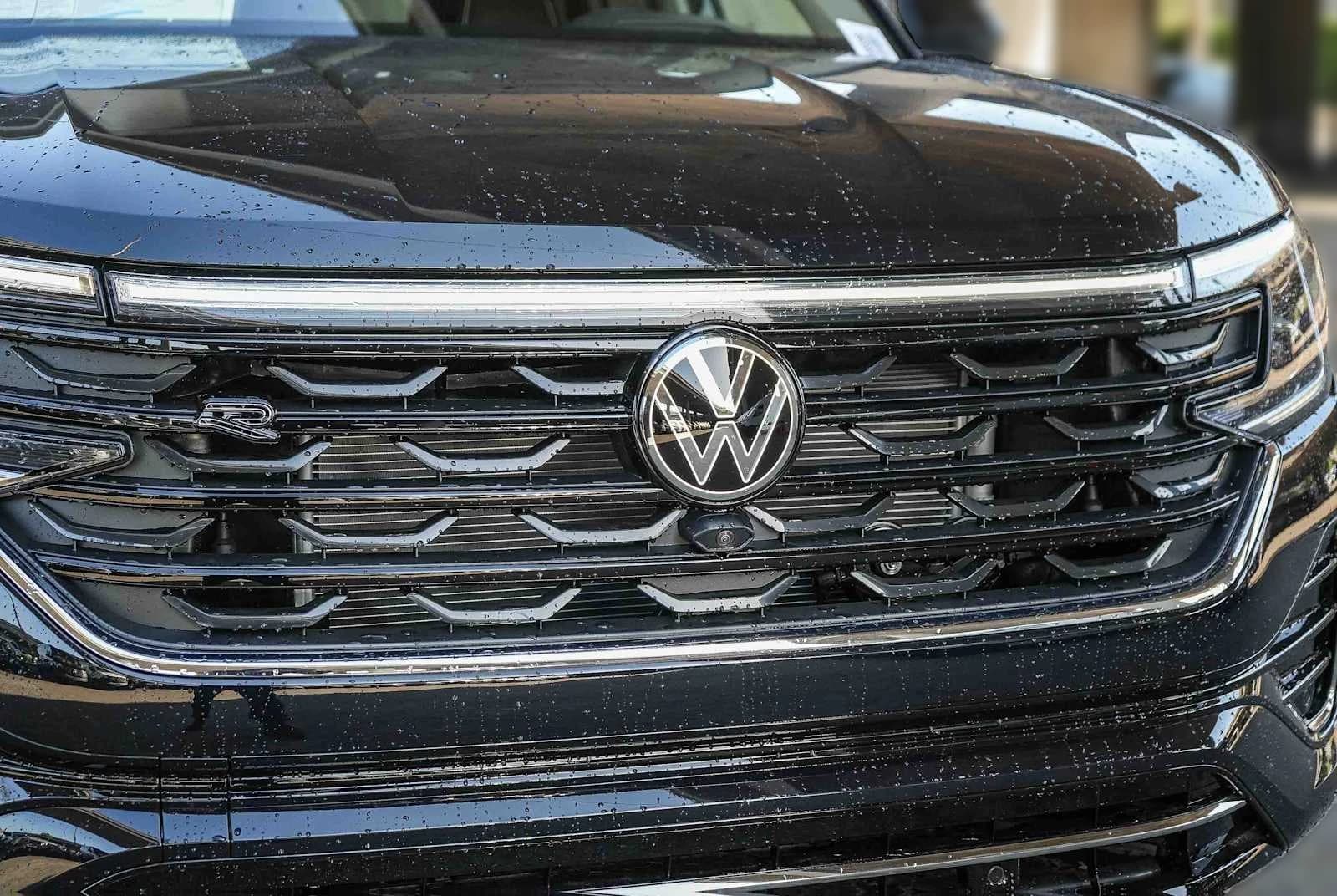 Volkswagen Atlas 2.0T SEL Premium R-Line 4MOTION 2026 — side view