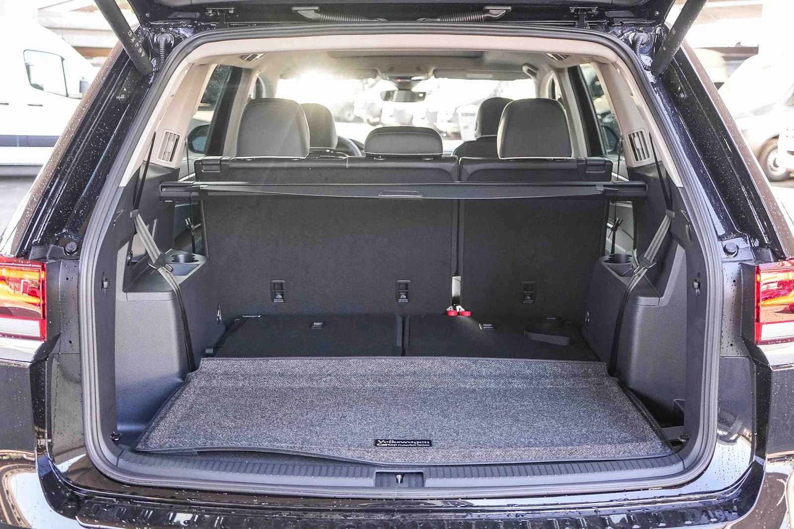 Volkswagen Atlas 2.0T SEL Premium R-Line 4MOTION 2026 — side view