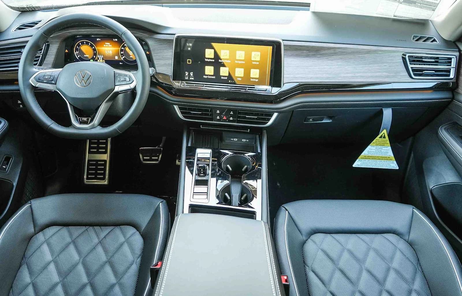 Volkswagen Atlas 2.0T SEL Premium R-Line 4MOTION 2026 — side view