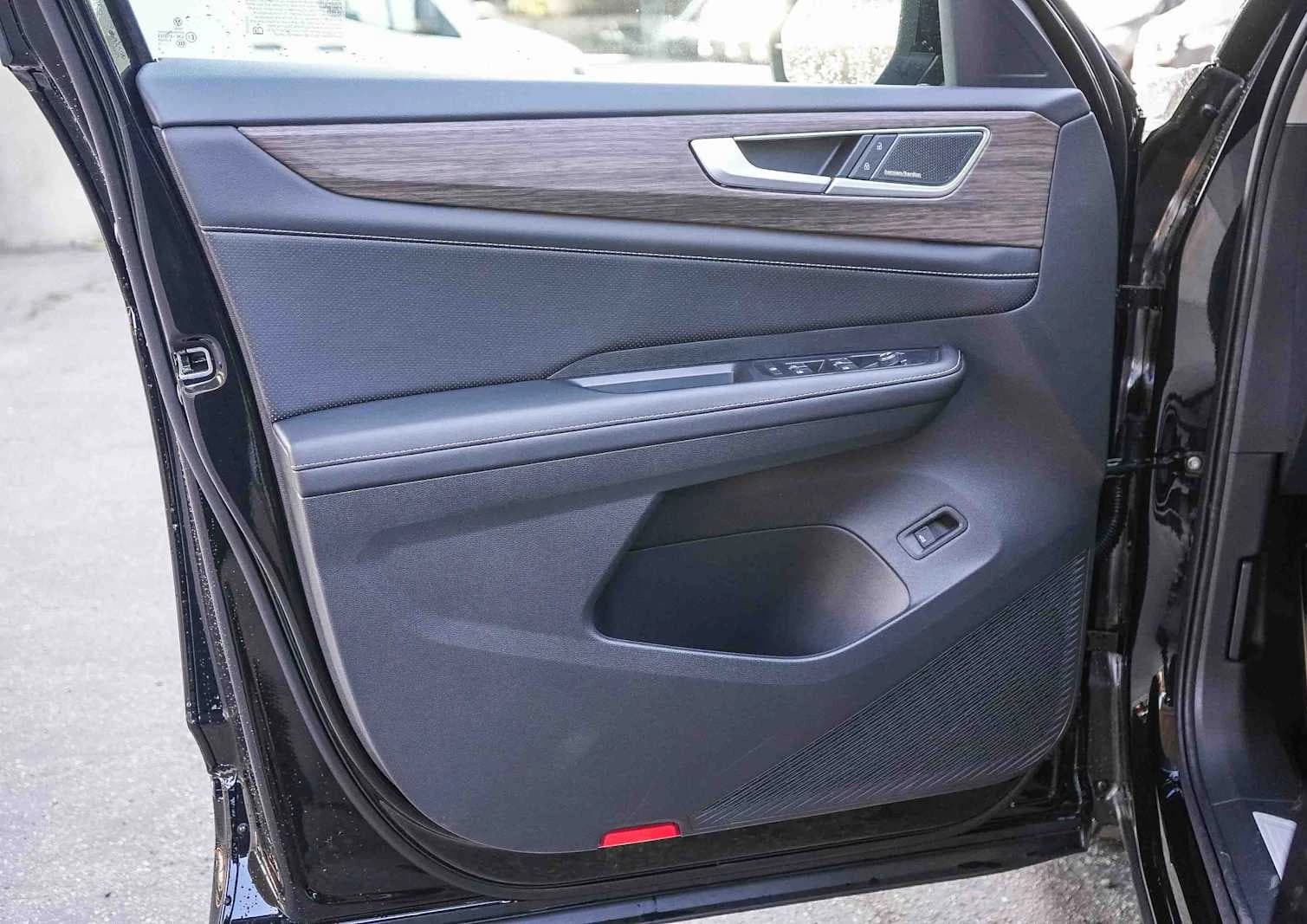 Volkswagen Atlas 2.0T SEL Premium R-Line 4MOTION 2026 — side view