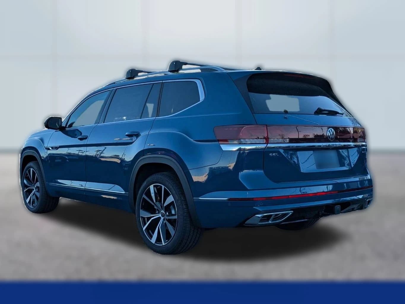 Volkswagen Atlas 2.0T SEL Premium R-Line 4MOTION 2026 — side view