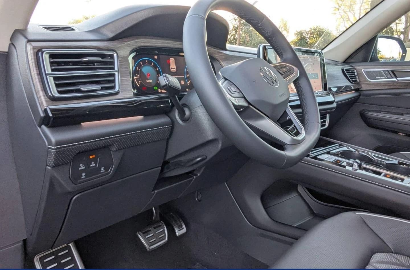 Volkswagen Atlas 2.0T SEL Premium R-Line 4MOTION 2026 — side view
