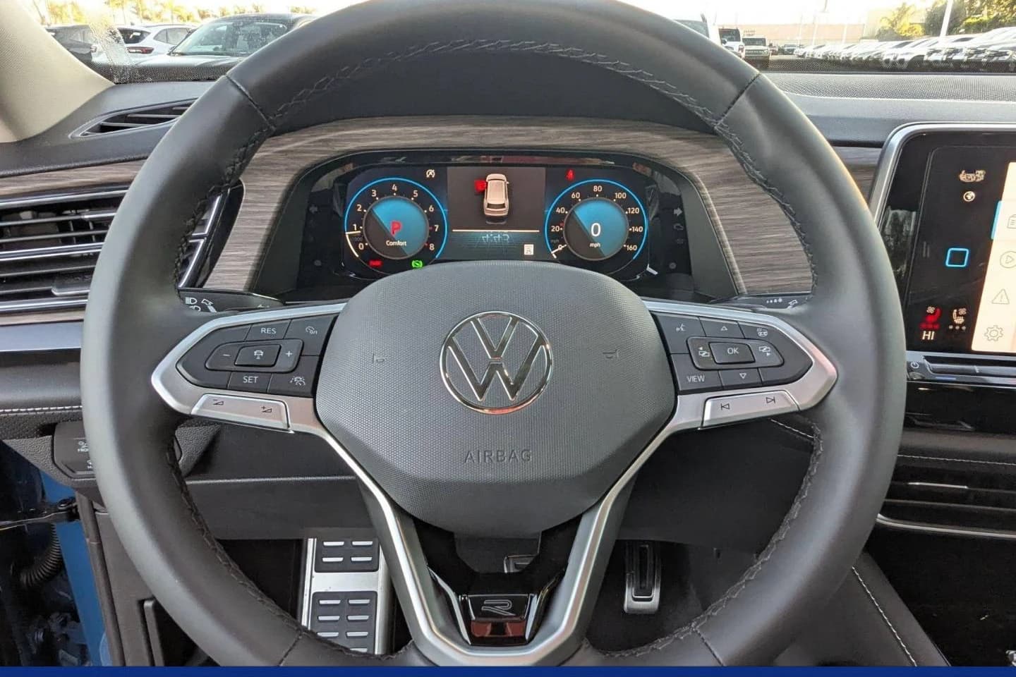 Volkswagen Atlas 2.0T SEL Premium R-Line 4MOTION 2026 — side view