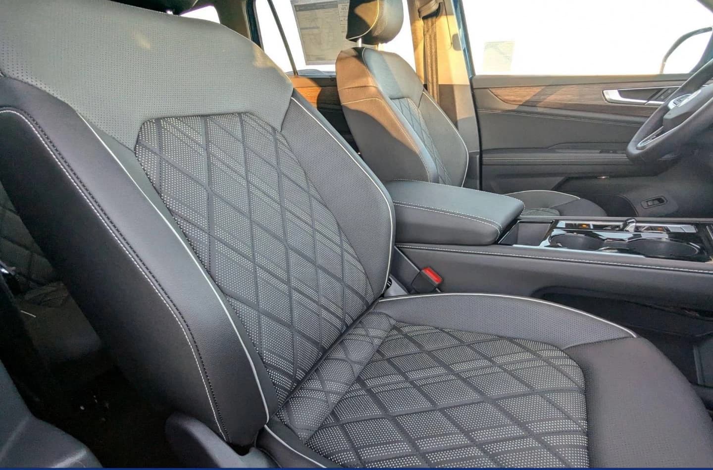 Volkswagen Atlas 2.0T SEL Premium R-Line 4MOTION 2026 — side view
