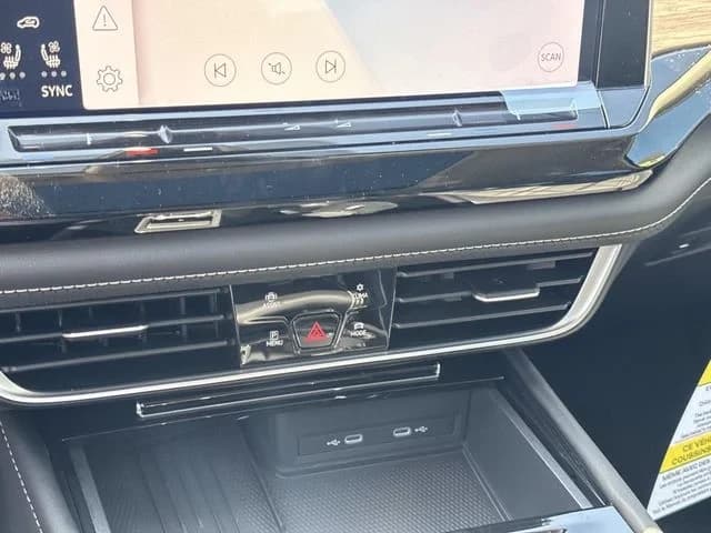 Volkswagen Atlas 2.0T SEL Premium R-Line 4MOTION 2026 — side view