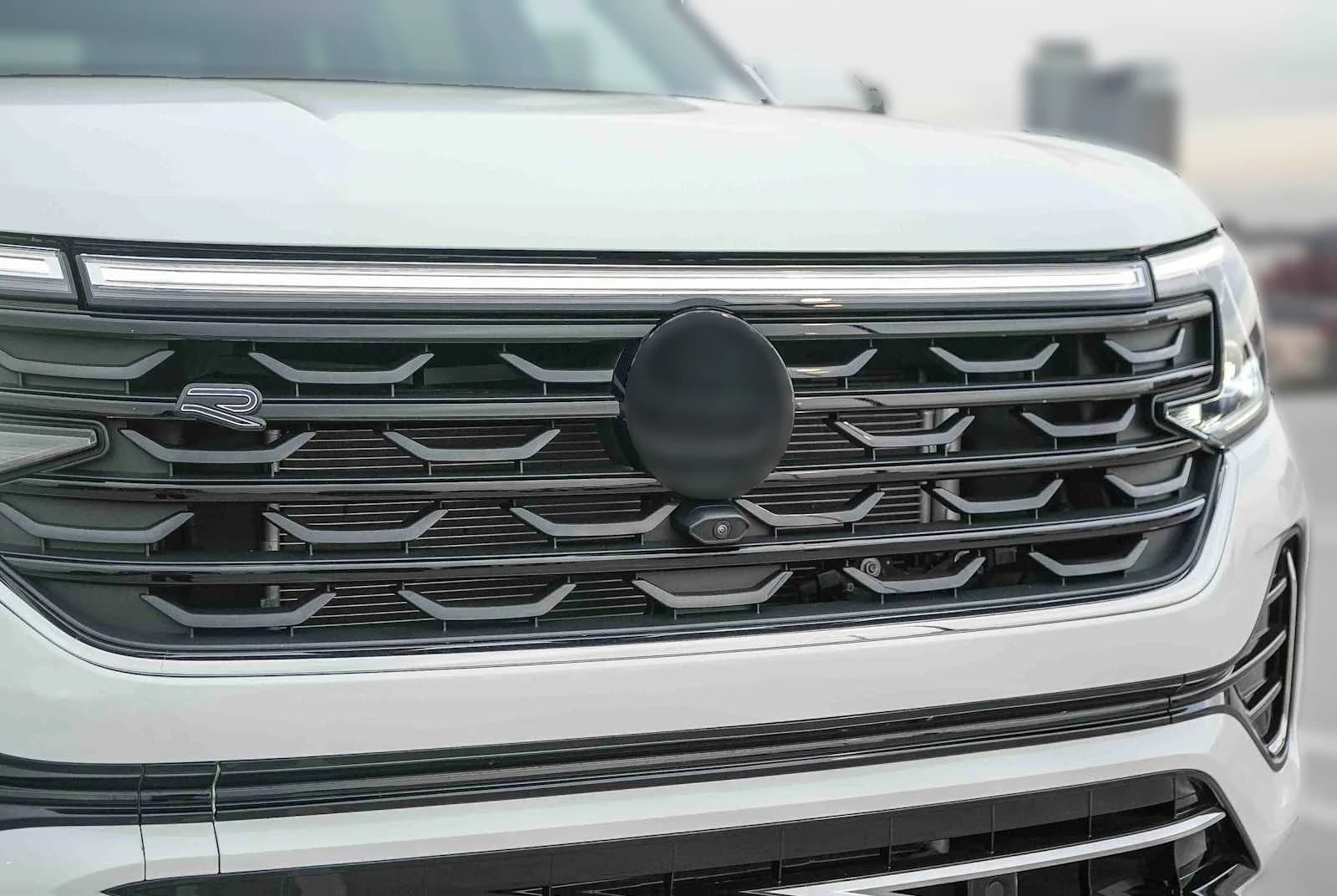 Volkswagen Atlas 2.0T SEL Premium R-Line 4MOTION 2025 — side view