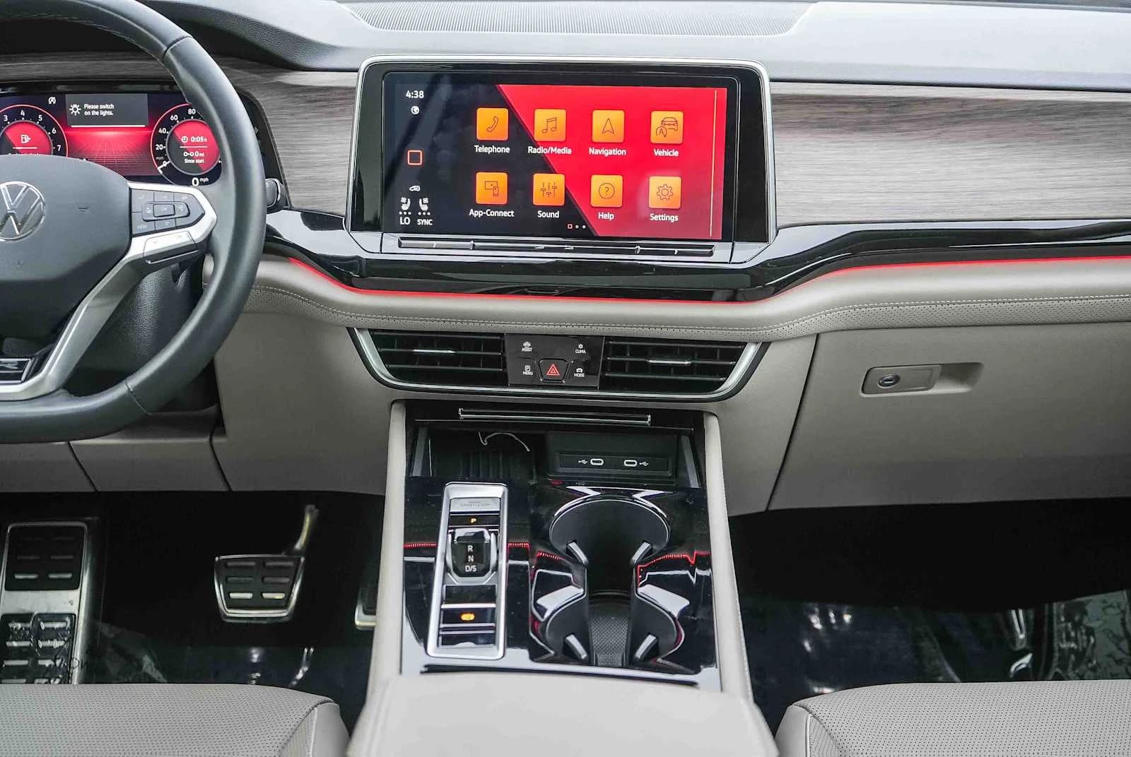Volkswagen Atlas 2.0T SEL Premium R-Line 4MOTION 2025 — side view