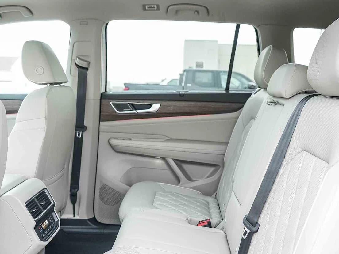 Volkswagen Atlas 2.0T SEL Premium R-Line 4MOTION 2025 — side view