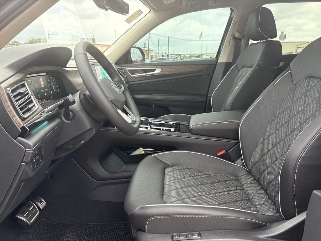 Volkswagen Atlas 2.0T SEL Premium R-Line 4MOTION 2025 — side view