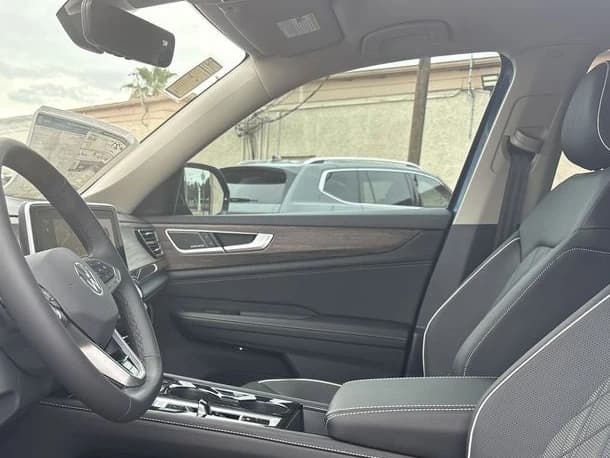 Volkswagen Atlas 2.0T SEL Premium R-Line 4MOTION 2025 — side view