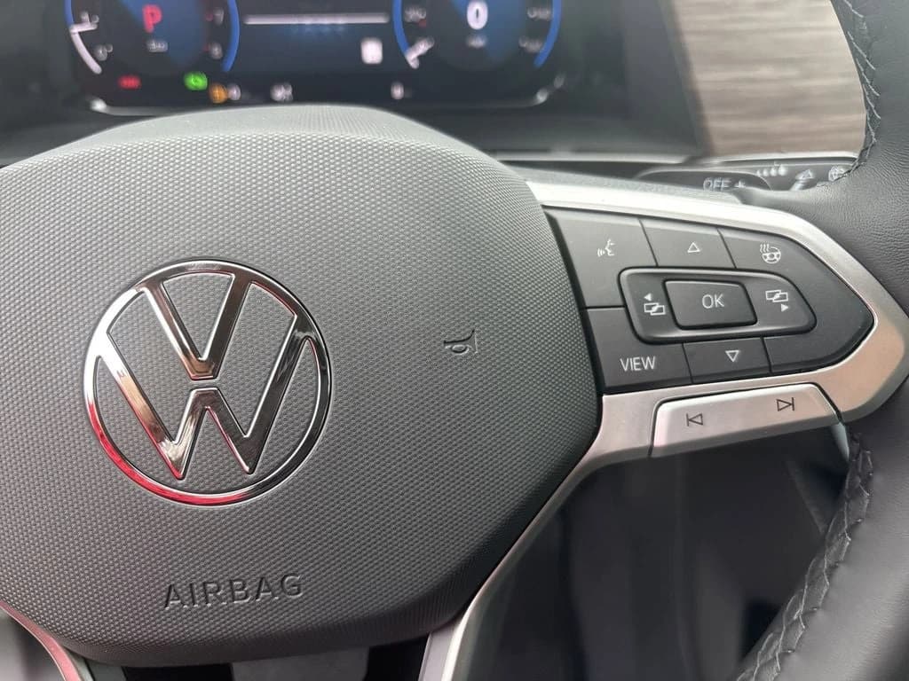 Volkswagen Atlas 2.0T SEL Premium R-Line 4MOTION 2025 — side view