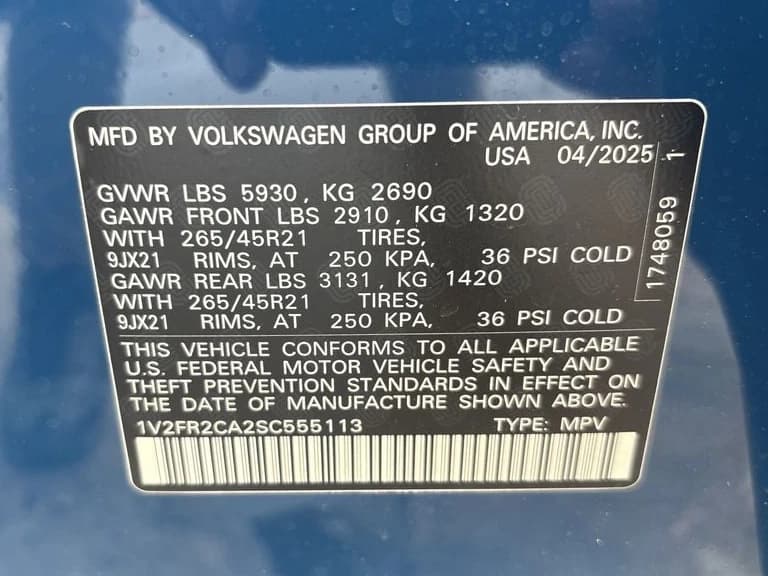 Volkswagen Atlas 2.0T SEL Premium R-Line 4MOTION 2025 — side view