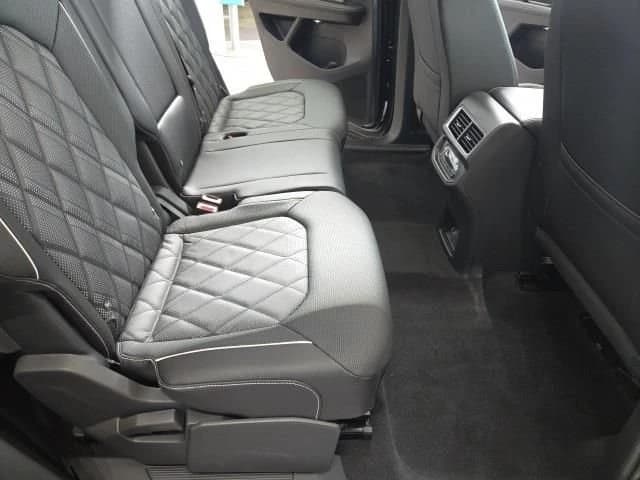 Volkswagen Atlas 2.0T SEL Premium R-Line 4MOTION 2025 — side view