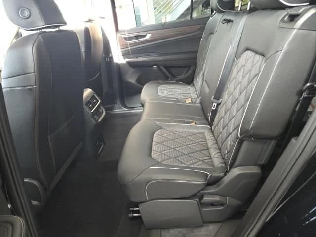 Volkswagen Atlas 2.0T SEL Premium R-Line 4MOTION 2025 — side view