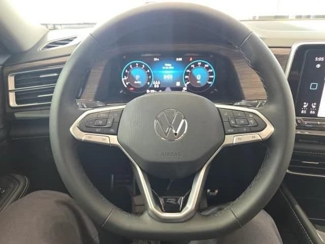 Volkswagen Atlas 2.0T SEL Premium R-Line 4MOTION 2025 — side view