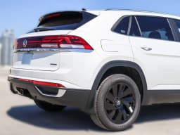 Volkswagen Atlas Cross Sport 2.0T SE w/Technology 4MOTION 2026 — side view
