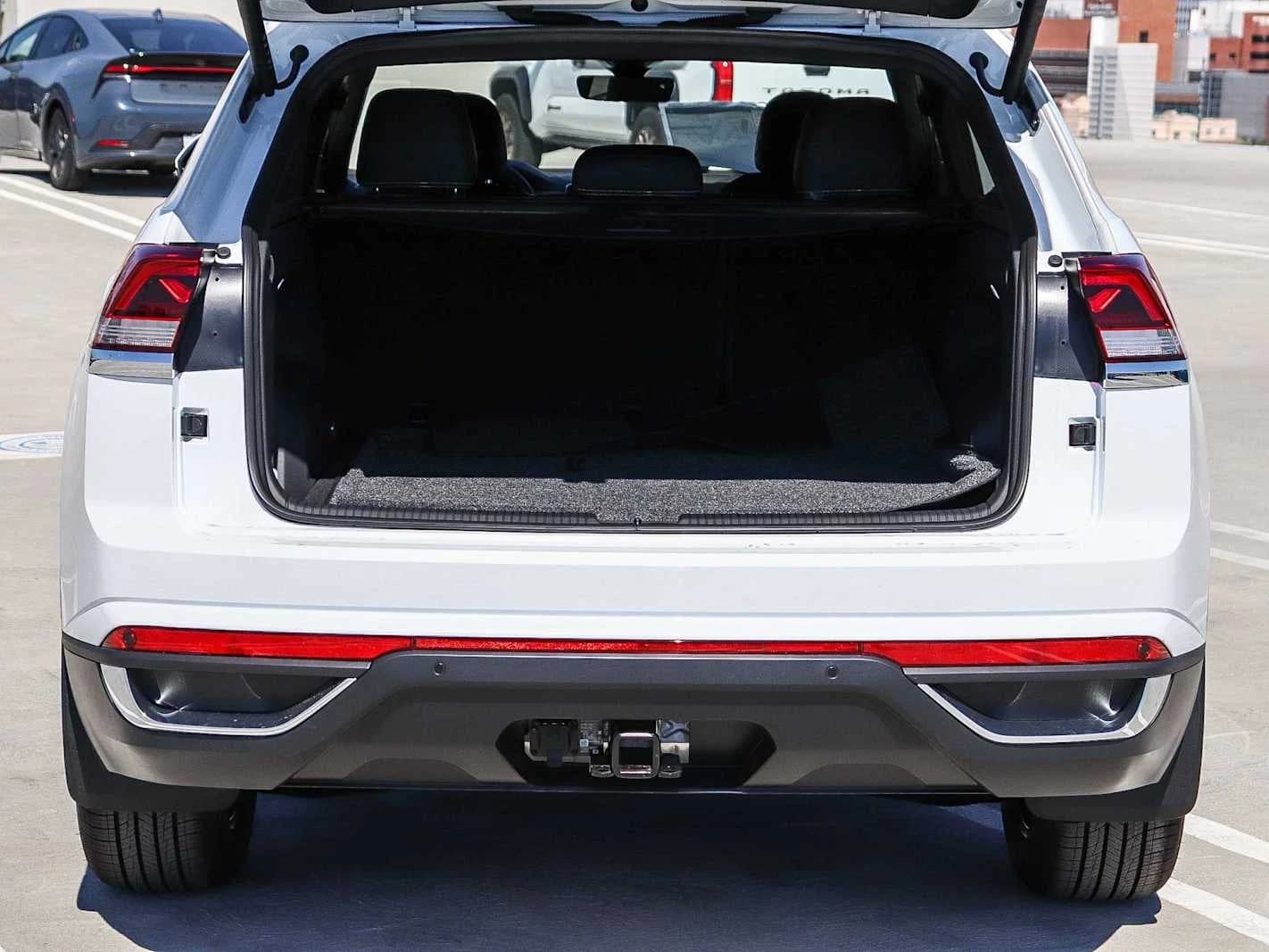 Volkswagen Atlas Cross Sport 2.0T SE w/Technology 4MOTION 2026 — side view