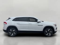 Volkswagen Atlas Cross Sport 2.0T SE w/Technology 4MOTION 2026 — side view