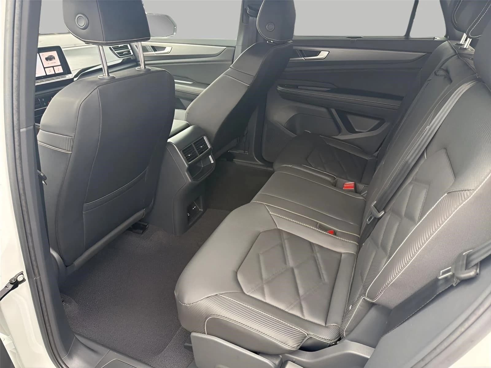 Volkswagen Atlas Cross Sport 2.0T SE w/Technology 4MOTION 2026 — side view