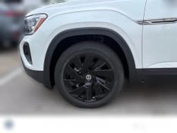 Volkswagen Atlas Cross Sport 2.0T SE w/Technology 4MOTION 2026 — side view