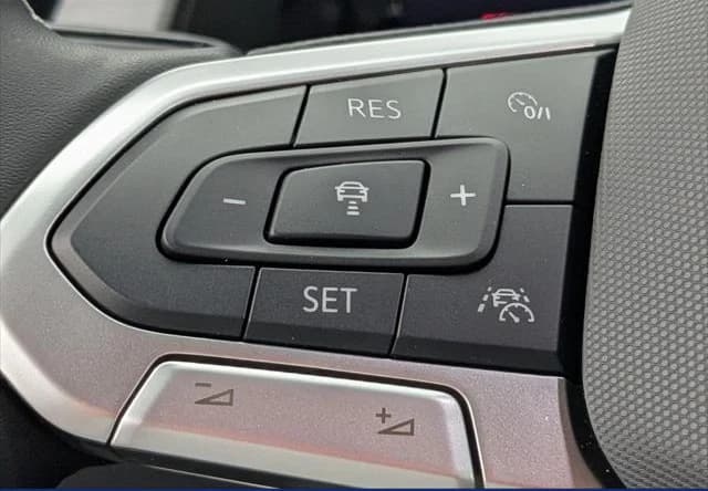 Volkswagen Atlas Cross Sport 2.0T SE w/Technology 4MOTION 2025 — side view