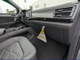Volkswagen Atlas Cross Sport 2.0T SE w/Technology 4MOTION 2025 — side view