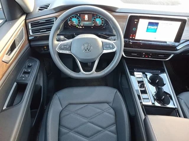 Volkswagen Atlas 2.0T SE w/Technology 4MOTION 2026 — side view