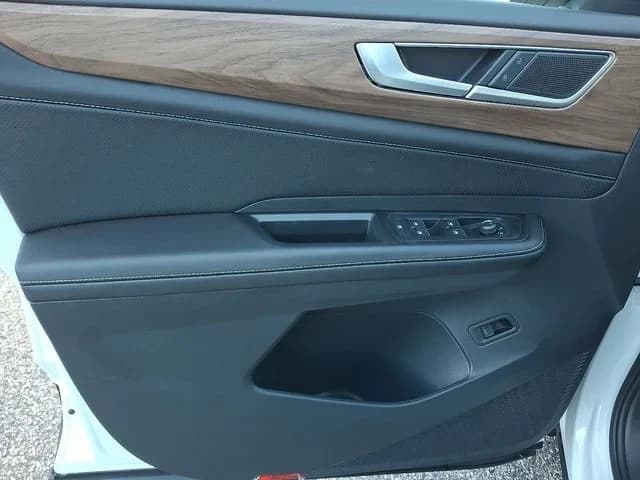 Volkswagen Atlas 2.0T SE w/Technology 4MOTION 2026 — side view