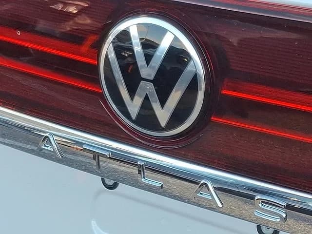 Volkswagen Atlas 2.0T SE w/Technology 4MOTION 2026 — side view