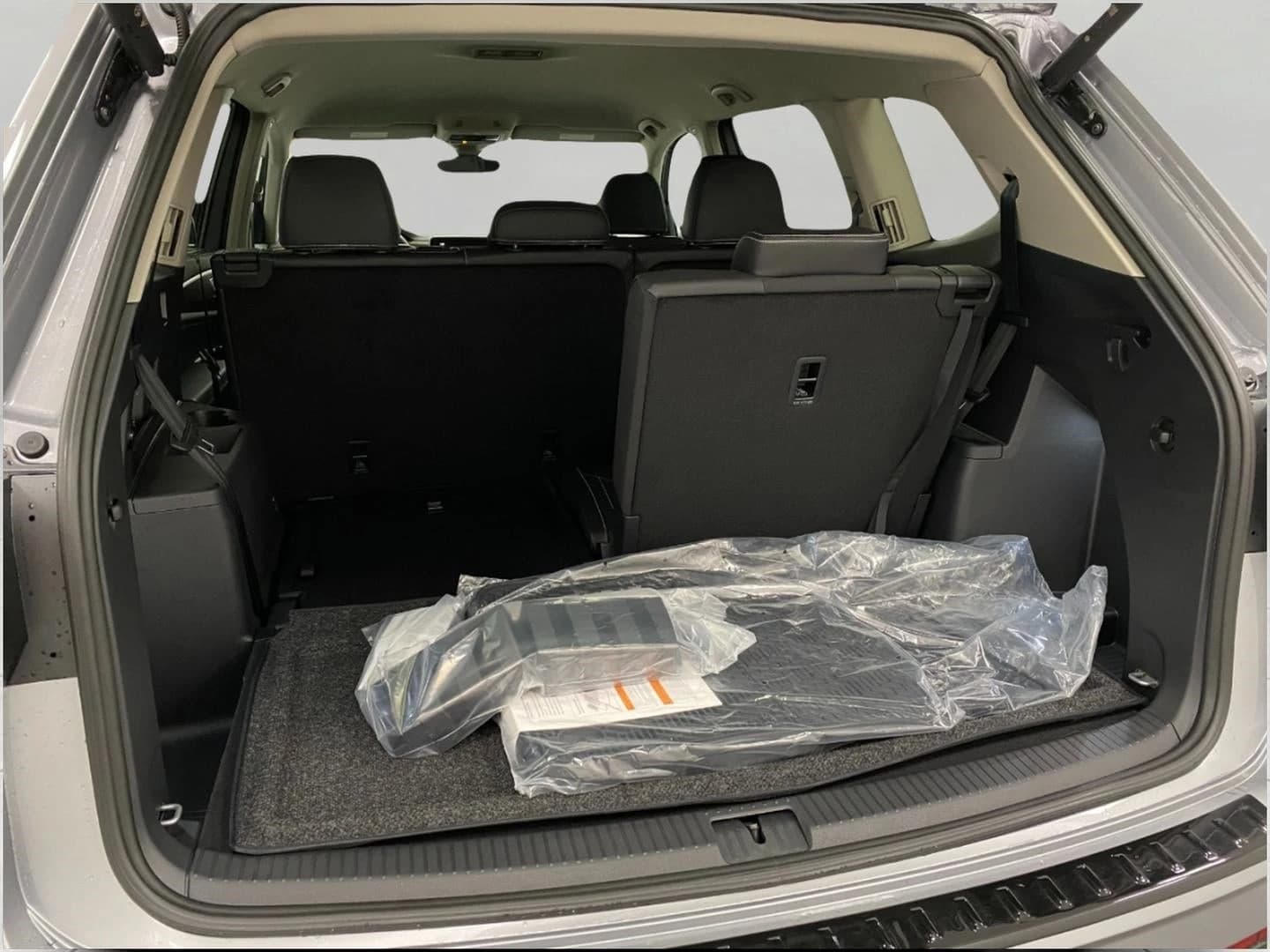 Volkswagen Atlas 2.0T SE w/Technology 4MOTION 2026 — side view