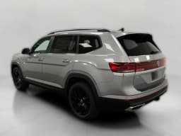 Volkswagen Atlas 2.0T SE w/Technology 4MOTION 2026 — side view