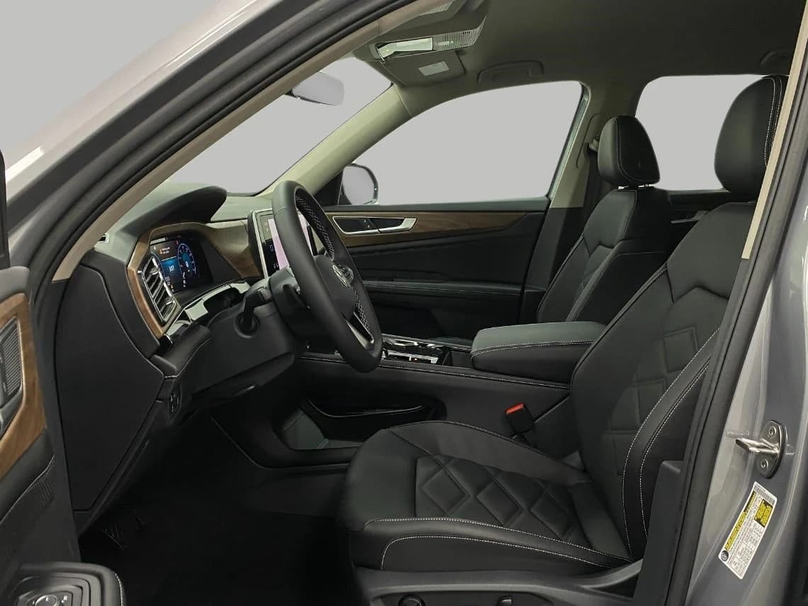 Volkswagen Atlas 2.0T SE w/Technology 4MOTION 2026 — side view