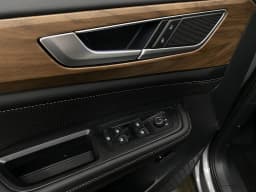 Volkswagen Atlas 2.0T SE w/Technology 4MOTION 2026 — side view