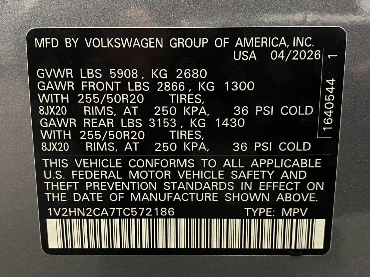 Volkswagen Atlas 2.0T SE w/Technology 4MOTION 2026 — side view