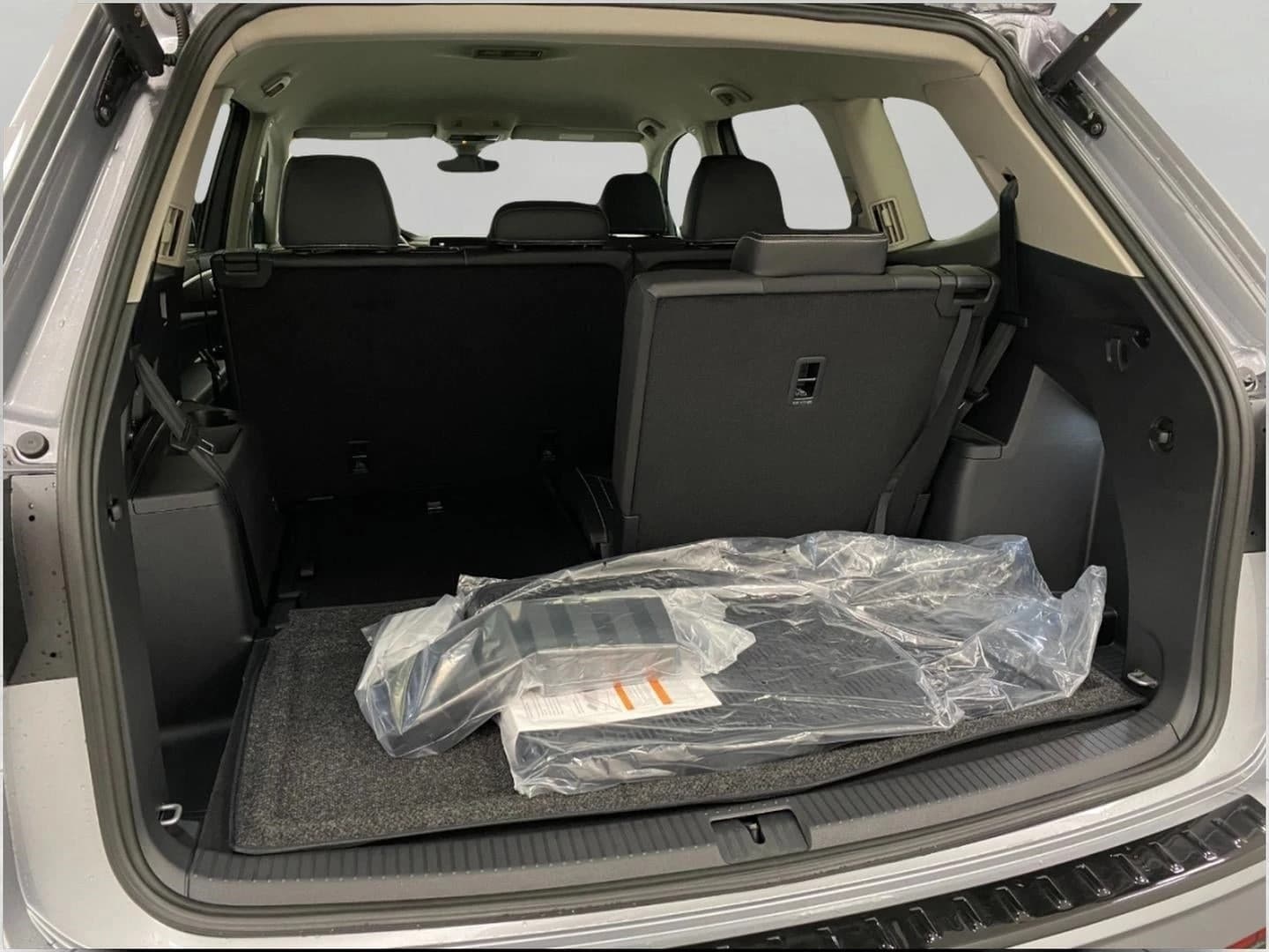 Volkswagen Atlas 2.0T SE w/Technology 4MOTION 2026 — side view