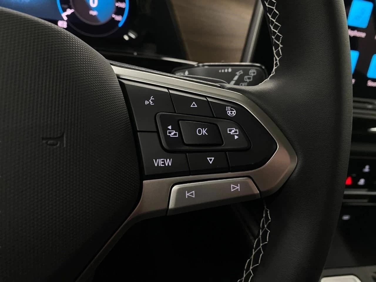 Volkswagen Atlas 2.0T SE w/Technology 4MOTION 2026 — side view