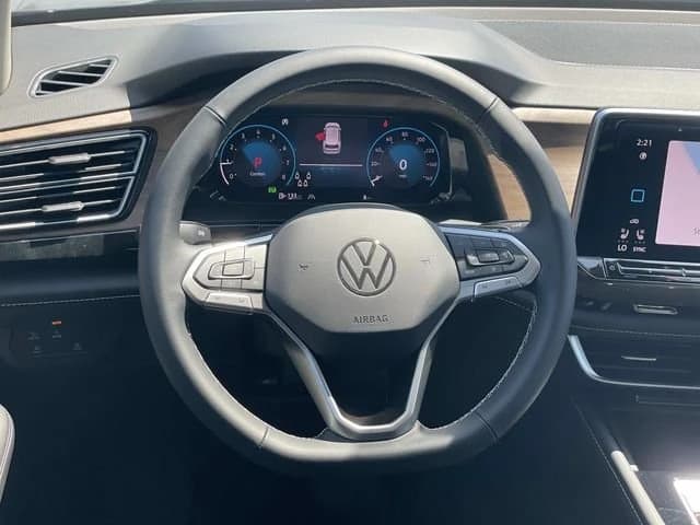 Volkswagen Atlas 2.0T SE w/Technology 4MOTION 2026 — side view