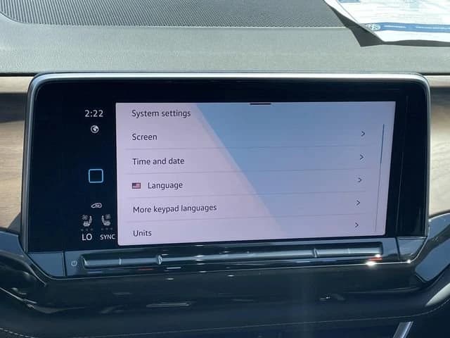 Volkswagen Atlas 2.0T SE w/Technology 4MOTION 2026 — side view