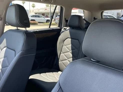 Volkswagen Atlas 2.0T SE w/Technology 4MOTION 2026 — side view