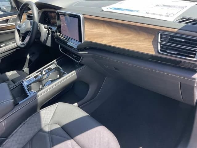 Volkswagen Atlas 2.0T SE w/Technology 4MOTION 2026 — side view