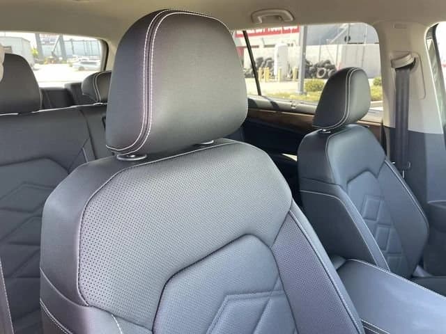 Volkswagen Atlas 2.0T SE w/Technology 4MOTION 2026 — side view
