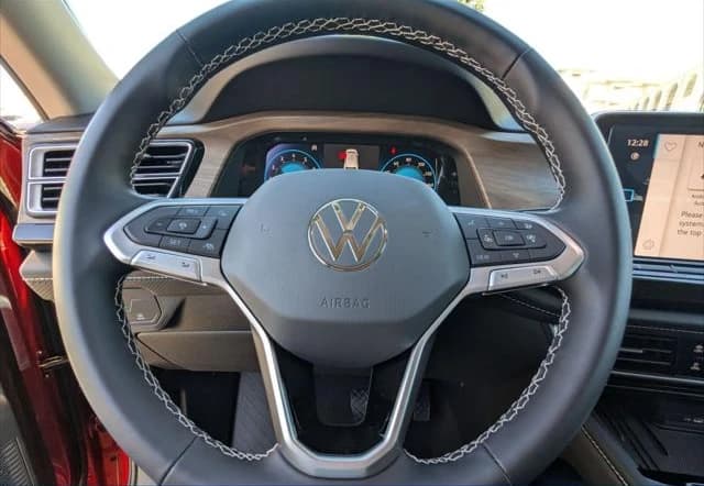 Volkswagen Atlas 2.0T SE w/Technology 4MOTION 2025 — side view