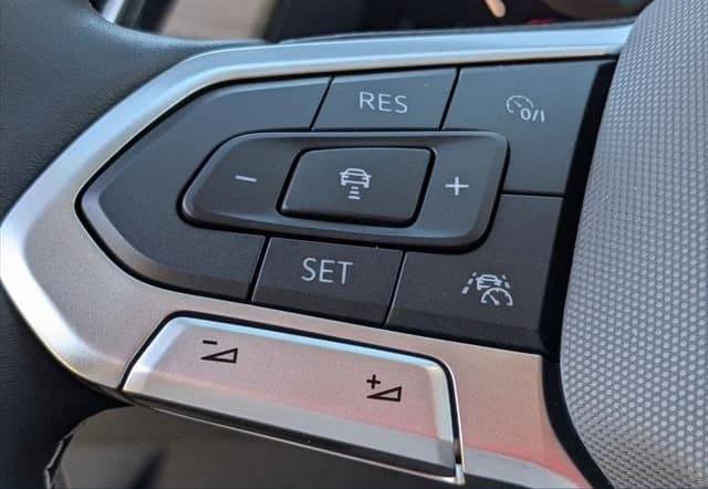 Volkswagen Atlas 2.0T SE w/Technology 4MOTION 2025 — side view