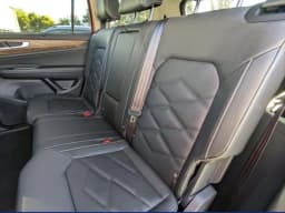 Volkswagen Atlas 2.0T SE w/Technology 4MOTION 2025 — side view