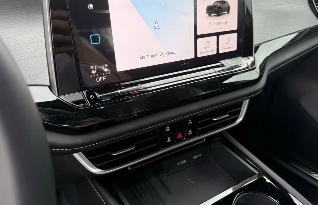 Volkswagen Atlas Cross Sport 2.0T SE w/Technology FWD 2026 — side view