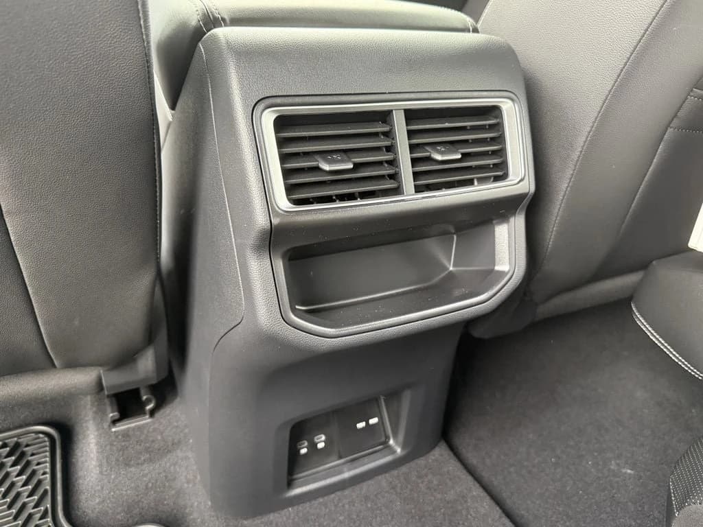 Volkswagen Atlas Cross Sport 2.0T SE w/Technology FWD 2026 — side view