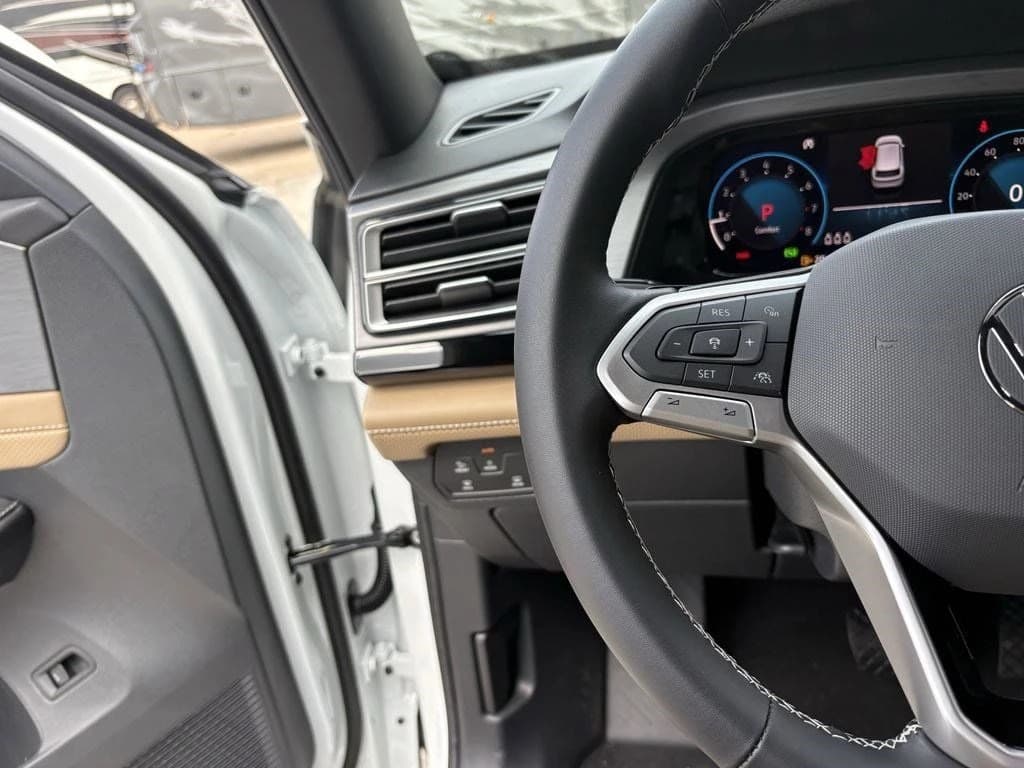 Volkswagen Atlas Cross Sport 2.0T SE w/Technology FWD 2026 — side view