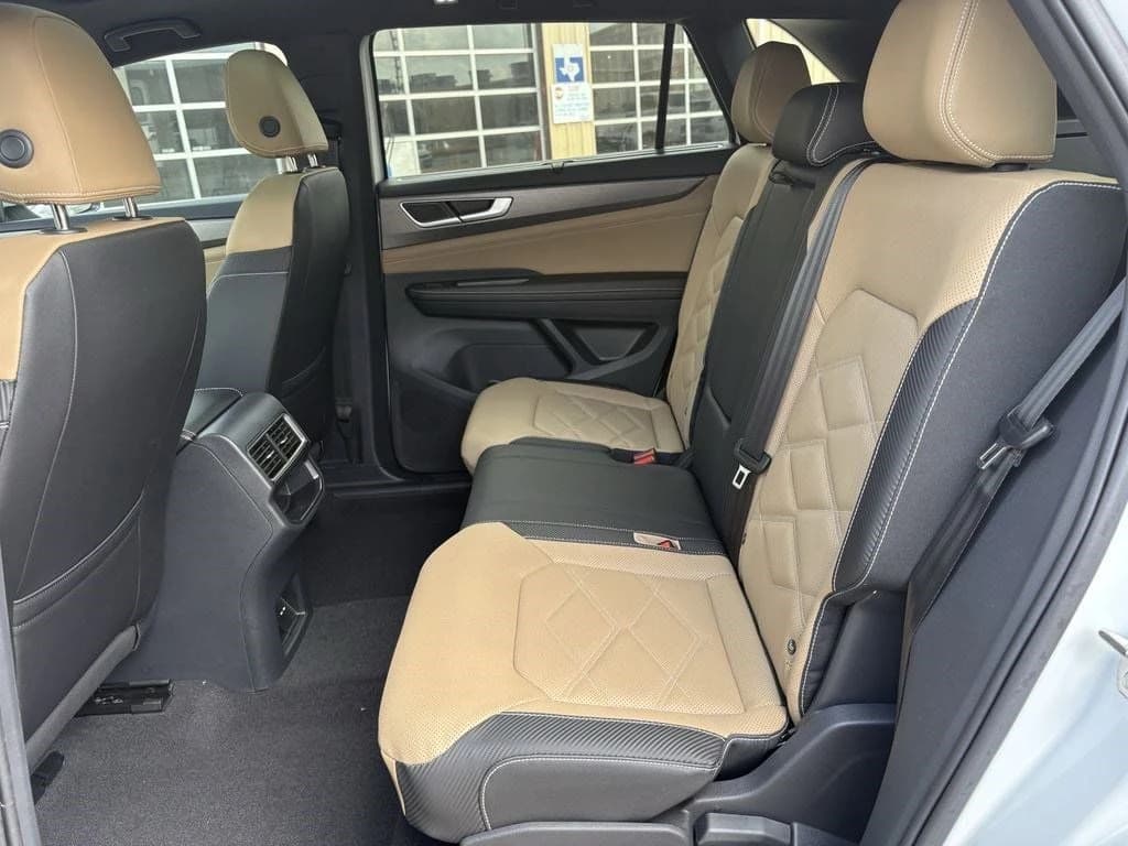 Volkswagen Atlas Cross Sport 2.0T SE w/Technology FWD 2026 — side view