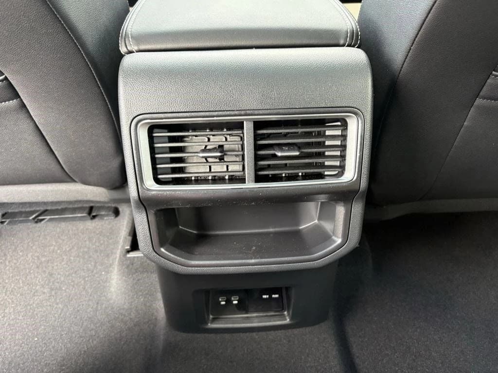 Volkswagen Atlas Cross Sport 2.0T SE w/Technology FWD 2026 — side view