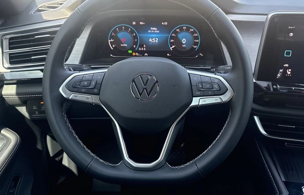 Volkswagen Atlas Cross Sport 2.0T SE w/Technology FWD 2026 — side view